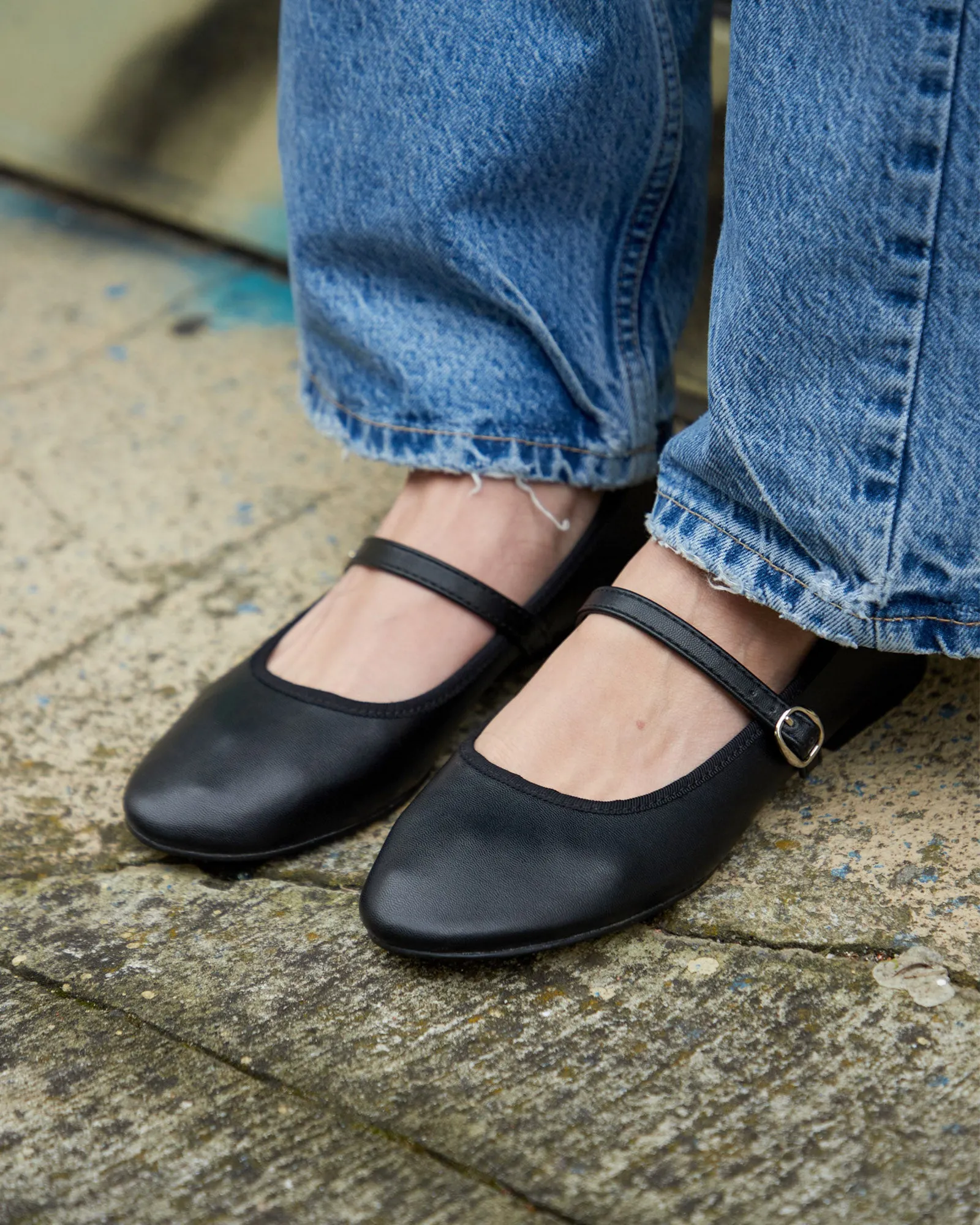 BRI Round Toe Ballet Flats