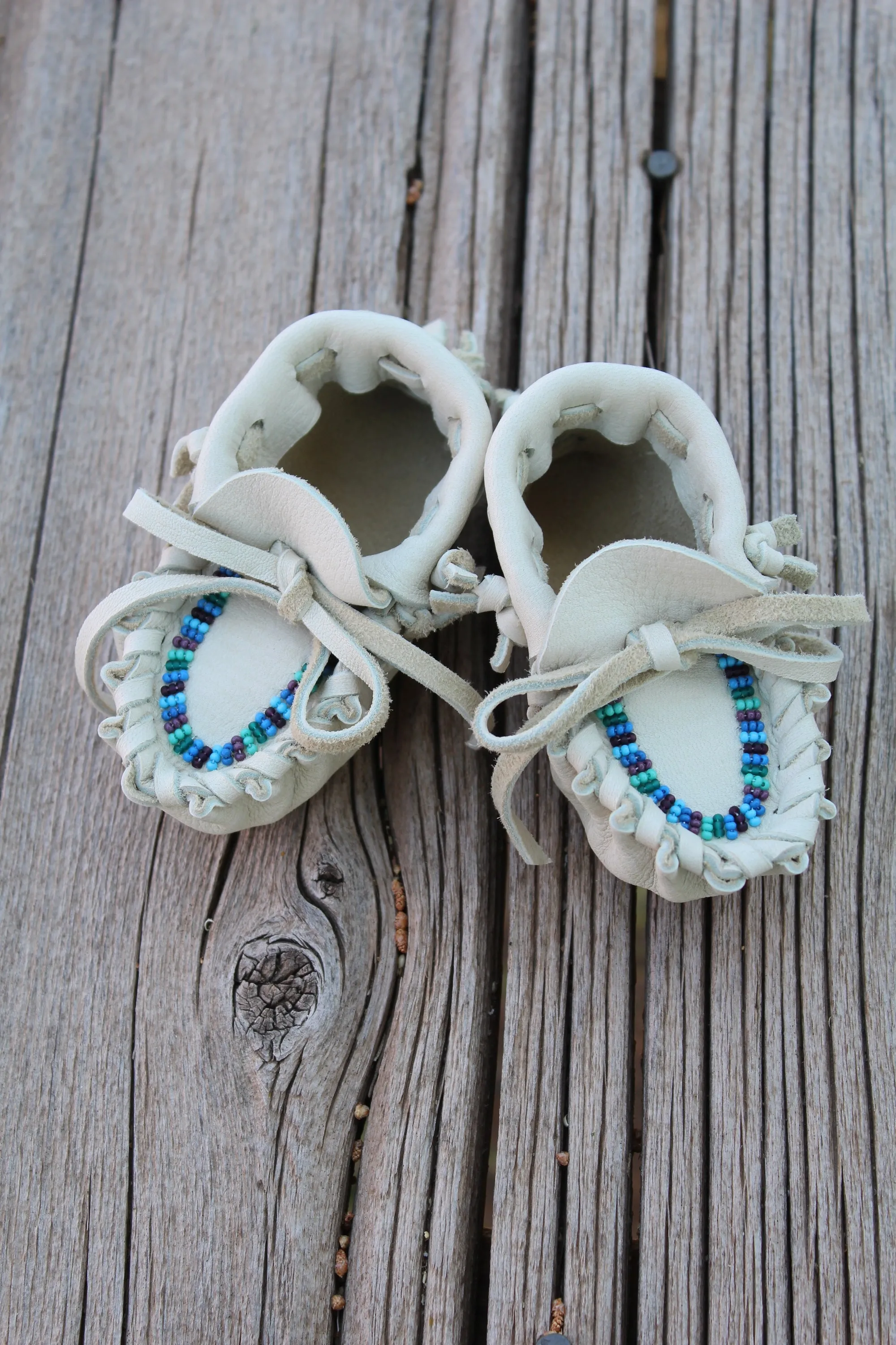 buckskin baby moccasins, beaded baby moccasins