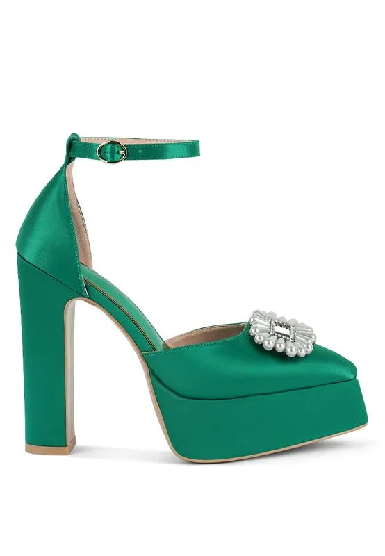 Maeissa Pearls Brooch Detail Block Heel Sandals