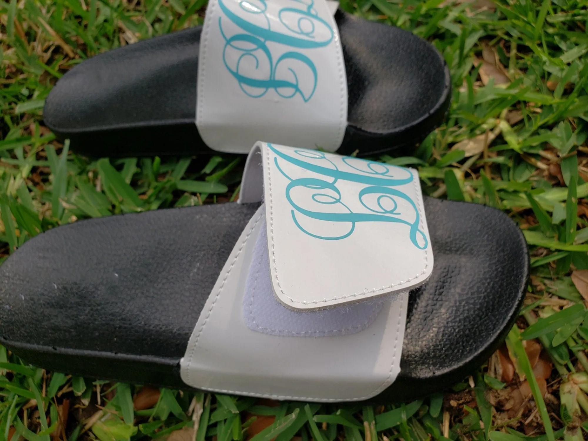 monogramed slippers/  Personalized  Slippers / monogramed slippers/summer slippe