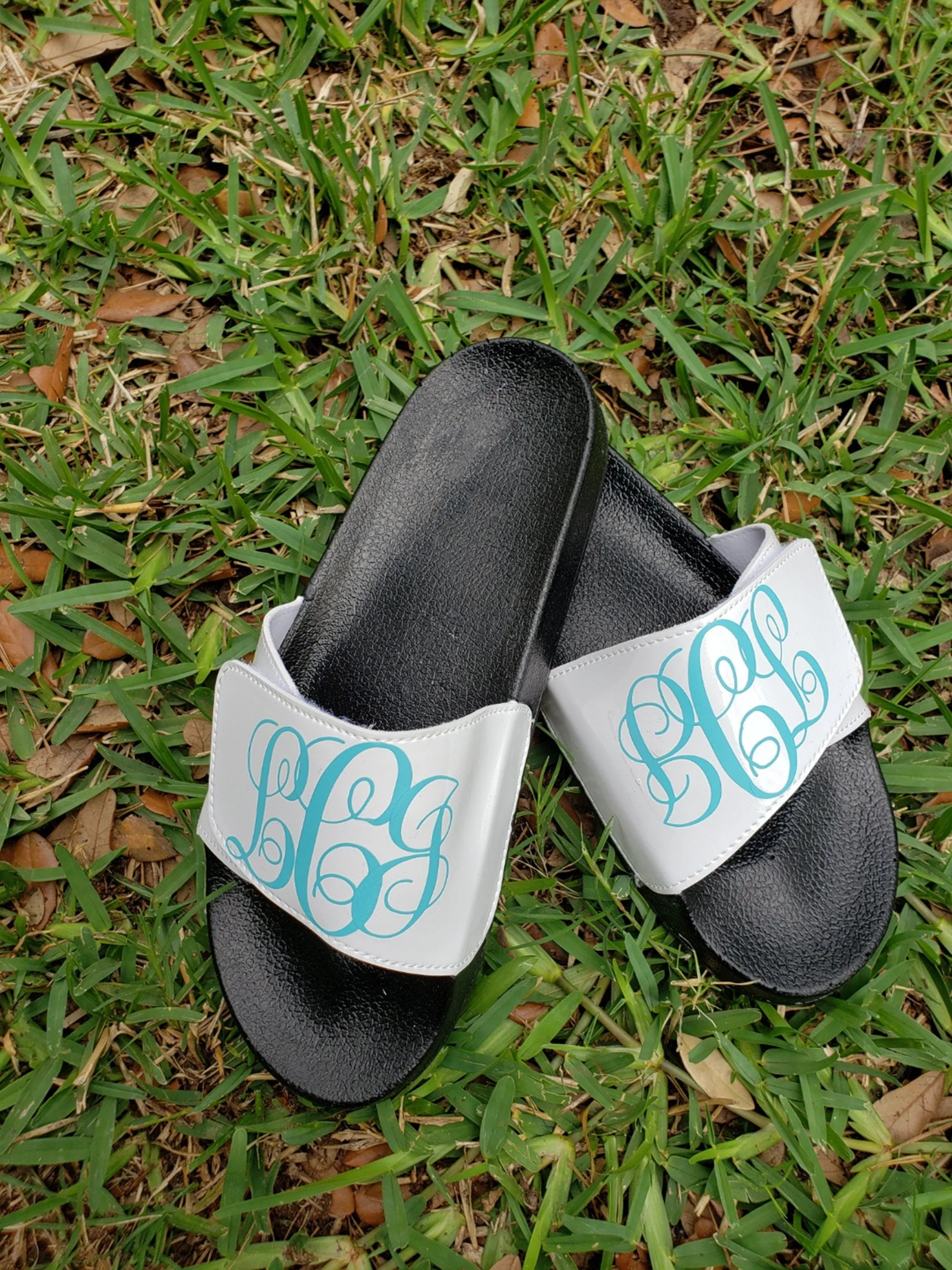 monogramed slippers/  Personalized  Slippers / monogramed slippers/summer slippe